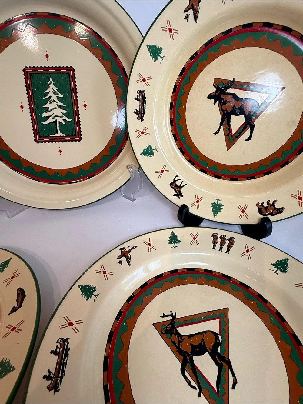 Set of 5 Lodge Enamel Midwest of Cannon Falls Plates - 4 Dinner Plates, 1 Serve